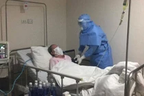 Hai bệnh nhân mắc Covid -19 diễn biến xấu, phải thở máy và lọc máu