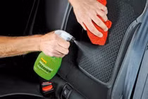 Việc quan trọng đầu tiên cần chú ý là phải khử trùng tất cả các bề mặt trong xe.