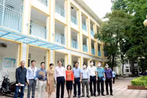 Đoàn kiểm tra cơ sở vật chất của Nhà trường trước khi đón sinh viên quay trở lại trường học tập trung. Ảnh: NEU.