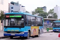 Hà Nội: Từ ngày 14/10, xe buýt vận chuyển không quá 50% chỗ đứng, ngồi trên xe.