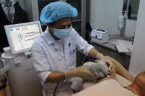 Chữa dứt điểm hôi nách bằng công nghệ vi sóng