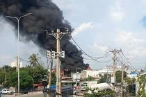 Đám cháy bùng lên từ khu vực kho hải sản.