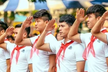 Đình Trọng, Quang Hải tham gia chào cờ đầu tuần với học sinh trường THCS Nguyễn Trường Tộ