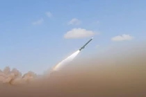 Tên lửa hành trình của Houthi tấn công sân bay quốc tế Abha của Ả rập Xê út