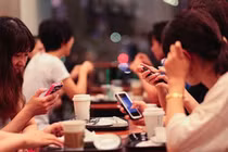 Người ta đang sống ảo nhiều hơn sống thật!