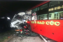 Tai nạn ở Bình Thuận, 2 tài xế tử vong, 11 người bị thương