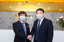 Ông Hoàng Mai Chung - Chủ tịch HĐQT, Công ty Cổ phần Tập đoàn Meey Land và Đại diện PwC Việt Nam, ông Hoàng Việt Cường - Giám đốc Mảng tư vấn Doanh nghiệp.