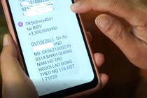 Những lao động đầu tiên được chi trả tiền hỗ trợ từ nguồn kết dư Quỹ BHTN. Ảnh: Thanh Dũng