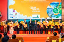 Các doanh nghiệp nhận Chủ trương đầu tư tại Hội nghị.