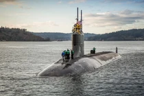 Tàu ngầm hạt nhân Mỹ va chạm với vật thể ngầm tại Biển Đông