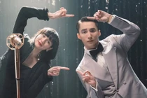 Bức ảnh chụp lén nghi là Hải Tú khoác tay Sơn Tùng trên phố gây tranh cãi