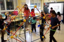 Năm 2015, chương trình “Arquitectura Para Niños” (Kiến trúc cho trẻ em), sáng kiến giáo dục của một dự án địa phương, đã lần đầu tiên tổ chức khóa học kiến trúc dành cho các học sinh lớp 4 của trường tiểu học Ceip Praza de Barcelos ở Galicia, Tây Ban Nha.