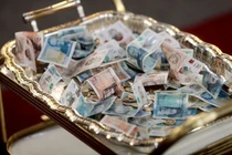 Tỷ giá ngoại tệ ngày 15/3: Vàng chập chừng, USD tiếp tục tăng