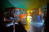 Xe đầu kéo "đấu đầu" xe khách: Tài xế "không biết mình là ai"