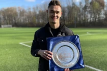 Thủ môn Việt kiều giành giải thưởng ở châu Âu danh giá