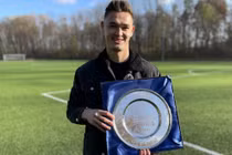 Thủ môn Việt kiều giành giải thưởng ở châu Âu danh giá