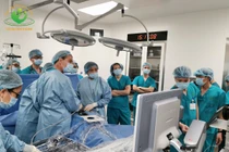 Những bàn tay vàng “phẫu thuật” cứu sống thai nhi từ trong bụng mẹ