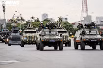 Ảnh: Hơn 6.000 người cùng xe bọc thép xuất quân bảo vệ Đại hội XIII của Đảng