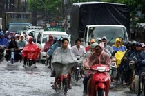 Kinh nghiệm "sống còn" khi đi xe trong mưa, bão