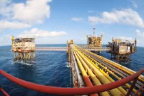 Cổ phiếu dầu khí tăng giá mạnh, dù chưa thoát lỗ 