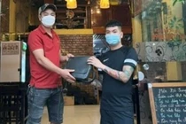 Nghệ An: Chủ quán cơm lên mạng tìm và trả lại gần 1 tỷ đồng cho khách bỏ quên