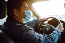 Cửa sổ ô tô nên mở thế nào để giảm lây nhiễm Covid-19