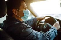 Cửa sổ ô tô nên mở thế nào để giảm lây nhiễm Covid-19