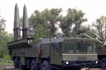 Tên lửa Kalibre phá hủy kho vũ khí lớn của Ukraine, quân Nga mở hành lang nhân đạo nhà máy Azot