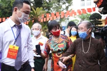 Hơn 20 cử tri trên 100 tuổi đi bầu cử ở Hà Nội