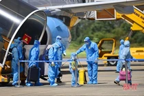 một số học sinh đã được trở về quê theo các chuyến bay đón công dân của tỉnh.