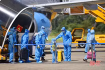 một số học sinh đã được trở về quê theo các chuyến bay đón công dân của tỉnh.