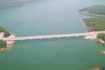 Nam sinh lớp 9 Thanh Hóa nhảy xuống hồ, nghi tự tử