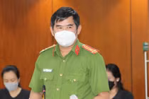 Thượng tá Huỳnh Quang Tuyến, Phó Trưởng phòng Tham mưu Công an TPHCM cung cấp thông tin tại buổi họp báo.