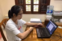 Học trực tuyến, trên truyền hình: Cha mẹ có trách nhiệm giám sát