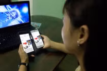 Người dân cần cảnh giác với tin nhắn mạo danh ngân hàng để tránh trở thành nạn nhân của tội phạm khi giao dịch trên mạng internet. 