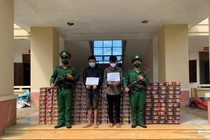 Lực lượng Bộ đội Biên phòng tỉnh Gia Lai đã bắt giữ 2 đối tượng vận chuyển gần 1 tấn pháo có xuất xứ từ Trung Quốc