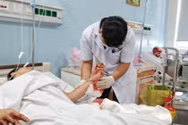 Cảnh báo tai nạn đứt lìa tay ở nam giới trẻ tuổi