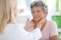 Chăm sóc vết thương sau mổ tuyến giáp