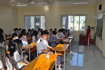 HS Trường THPT Bùi Thị Xuân (quận 1, TPHCM) trong ngày đầu tiên học tập trực tiếp tại trường.