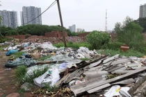 Hà Nội: Rác thải “tấn công” phố Cương Kiên 