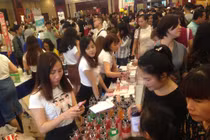 Black Friday: Chen lấn săn hàng giảm giá trong đêm Sài Gòn