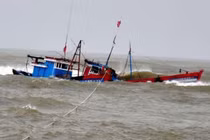 Cách xử lý khi tàu thuyền ở bên phải cơn bão