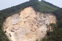Công ty TNHH Hùng Bình: Khai thác đá không đúng thiết kế gây sạt lở đất rừng
