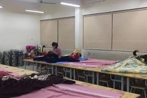 'Đêm bão táp' của gia đình có con nhỏ đi cách ly