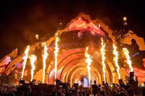 Bi thảm lễ hội âm nhạc tại Mỹ, nhiều người ngừng tim nằm trên mặt đất