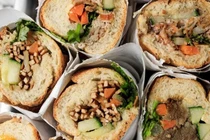 Báo Pháp: Bánh mì Việt Nam là "đối thủ" đáng gờm của burger Mỹ 