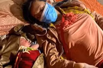 Bé trai 9 ngày tuổi cùng bố mẹ vượt gần 1.000 km bằng xe máy về quê