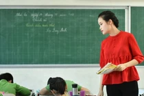 Hủy quyết định tuyển giáo viên không quá 30 tuổi