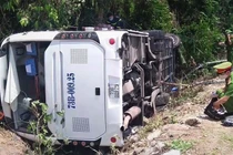 Vụ lật xe khách khiến 15 người chết diễn ra thế nào?