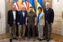 Nghị sĩ Mỹ gặp Zelensky